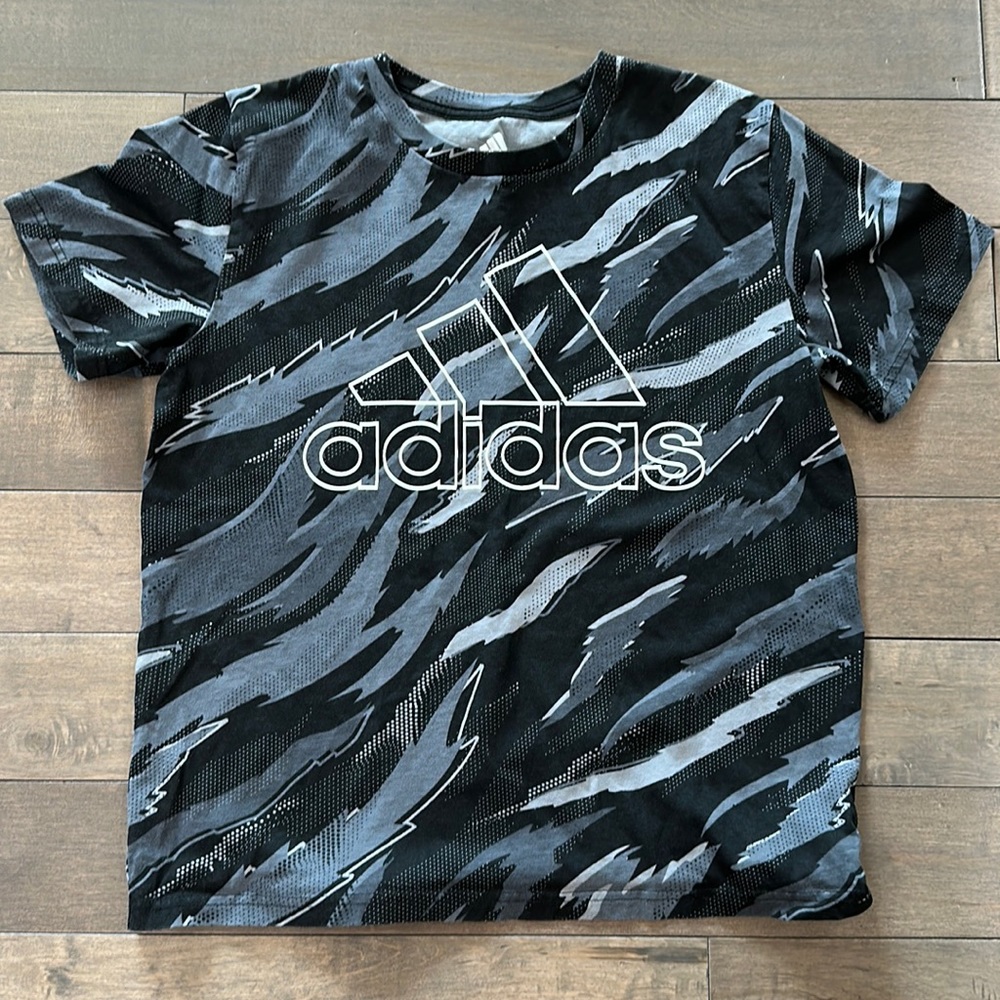 Adidas tee